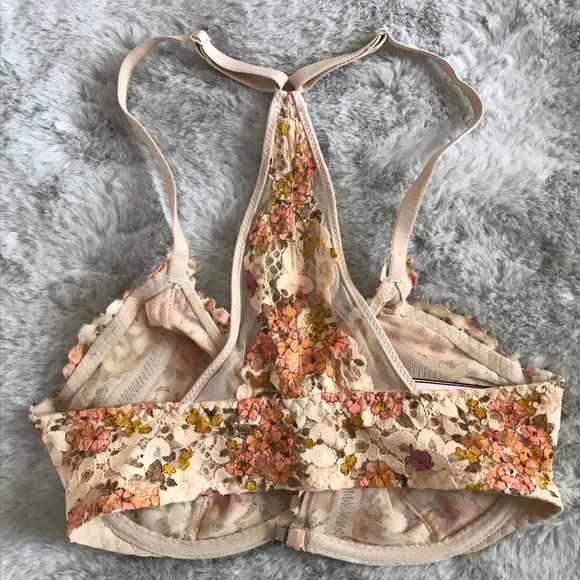 VS Lace Unlined Plunge Bra in Floral Print ๐ - Picture 2 of 5
